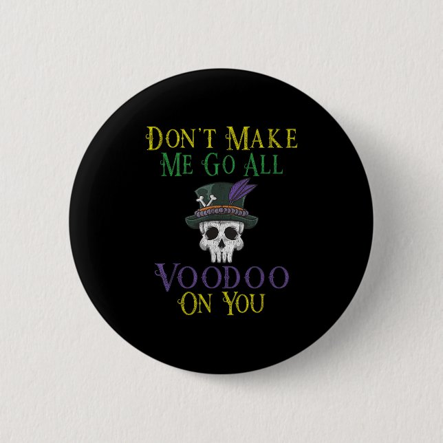 Bóton Redondo 5.08cm Funny Voodoo Quote - Witch Doctor Skull Mardi Gras (Frente)