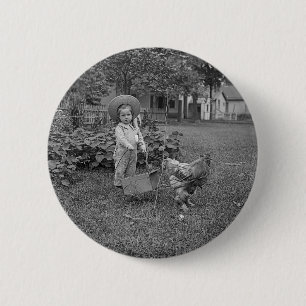 Bóton Redondo 5.08cm Garota Adorável e Carrinho de Galeria de 1880 no J