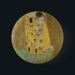 Bóton Redondo 5.08cm Gustav Klimt "O Beijo"<br><div class="desc">A obra-prima de Gustav Klimt: "O Beijo". "O Beijo", criado pelo pintor austríaco Gustav Klimt. É considerado o trabalho mais famoso dele. Ele pintou entre os anos de 1907 e 1908, que foram o ponto alto de seu "Período do Ouro", quando pintou várias obras utilizando folhas de ouro. A Áustria...</div>