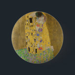 Bóton Redondo 5.08cm Gustav Klimt "O Beijo"<br><div class="desc">A obra-prima de Gustav Klimt: "O Beijo". "O Beijo", criado pelo pintor austríaco Gustav Klimt. É considerado o trabalho mais famoso dele. Ele pintou entre os anos de 1907 e 1908, que foram o ponto alto de seu "Período do Ouro", quando pintou várias obras utilizando folhas de ouro. A Áustria...</div>