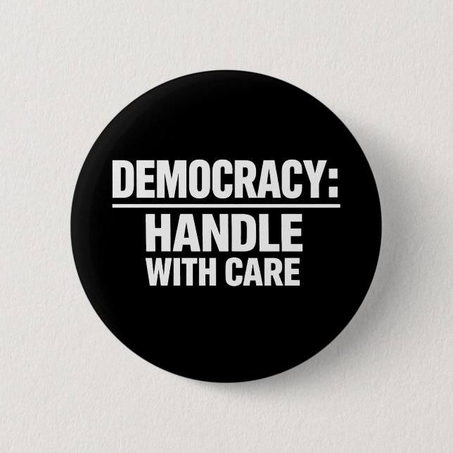 Bóton Redondo 5.08cm Handle Democracy With Care (Frente)