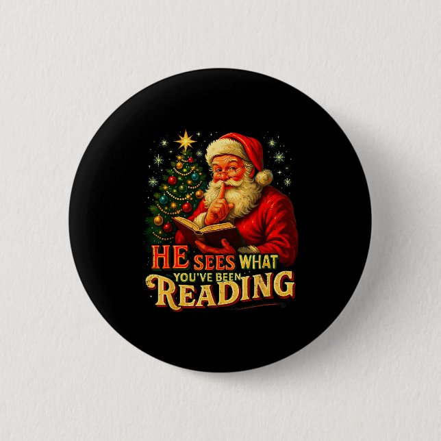 Bóton Redondo 5.08cm He Sees What You’ve Been Reading Santa Book Lover  (Frente)