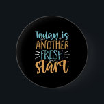 Bóton Redondo 5.08cm Hoje É Outra Cota Motivativa De Início Novo<br><div class="desc">Hoje é mais um novo começo. Design de slogan inspiracional e motivacional para aqueles prestes a começar com dieta ou jouney malhação. Essa bela mercadoria da tipografia é excelente de reiniciar a resolução do novo ano e começar de novo. Espalhar boas vibrações, atitude positiva, palavras de sabedoria e inspirar os...</div>