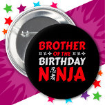 Bóton Redondo 5.08cm Kids Ninja Party Karate Brother de Birthday Ninja<br><div class="desc">Este Irmão da design de aniversário Ninja é perfeito para um tema de festa de aniversário ninja da família. Apresenta símbolo japonês para Ninjutsu com o cartoon ninja jogando estrelas o aniversariante ou garota vai amar! Este design de aniversário ninja para o irmão do ninja de aniversário que gosta de...</div>