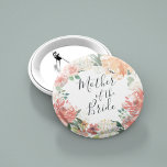 Bóton Redondo 5.08cm Mãe Floral do Meio-Verão da Noiva<br><div class="desc">Identifique os jogadores-chave no seu chá de panela com nossos botões florais elegantes e doces. O botão apresenta uma camada floral de cor d'água de peônias cor-de-rosa-pêssego,  flores brancas de hydrangea e verde botânico com a "mãe da noiva" inscrita no dentro em escrita escrita à mão.</div>