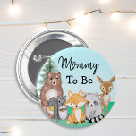Bóton Redondo 5.08cm Mamãe A Ser | Woodland Creatures Chá de fraldas<br><div class="desc">Prazer para os familiares em um chá de fraldas. Mamãe era a raposa,  guaxinim,  esquilo,  veado e chá de fraldas de urso.</div>