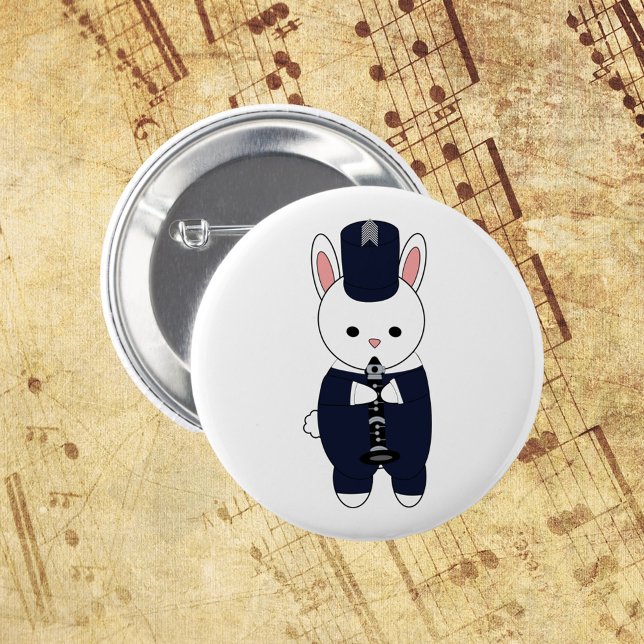 Bóton Redondo 5.08cm Marinho do coelho da Banda Clarinet Marching (A pin back button with a rabbit playing clarinet in a navy blue and white marching band uniform.)