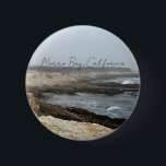 Bóton Redondo 5.08cm Morro Bay California Coastal Photography<br><div class="desc">A foggy overcast day in Morro Bay California with the ocean waves hitting the rocks on the shore in this beach photograph souvenir. This seaside travel photo keepsake button features black cursive script above the beach rocks and grey sky.</div>