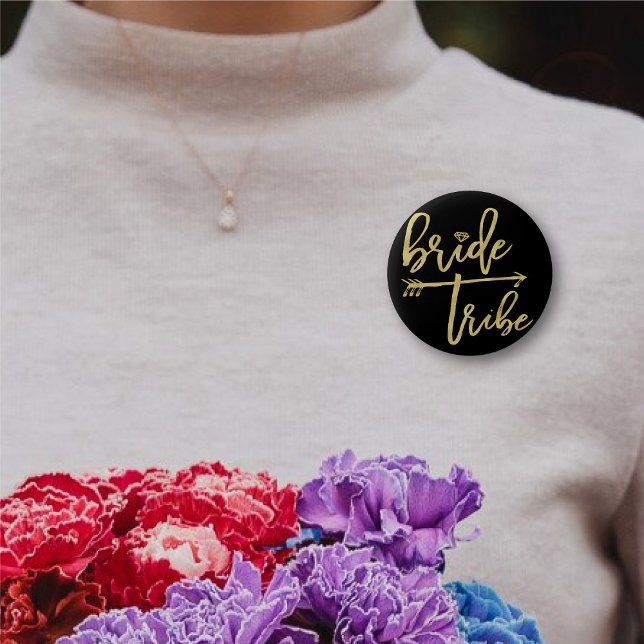 Bóton Redondo 5.08cm Noiva Tribo Diamond Chic Dourado Casamento Bridal (BRIDE TRIBE Diamond Gold Brush Script Bridal/Bachelorette Party Wedding Button @ fatfatin_blue_knot)