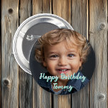 Bóton Redondo 5.08cm Nome de Aniversário Feliz Personalizado e Foto<br><div class="desc">Personalize o botão de aniversário deste rapaz adicionando a imagem e o nome do seu filho a este botão Feliz Aniversário na área personalizada.</div>