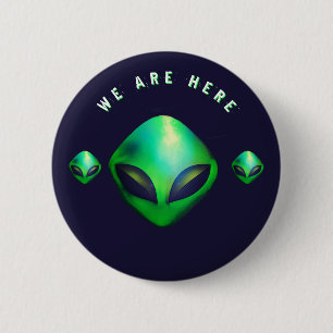 Bóton Redondo 5.08cm "Nós Estamos Aqui" cabeça de Alien Verde