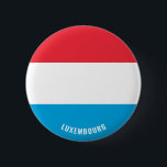Bóton Redondo 5.08cm Patriótico de Bandeira do Luxemburgo<br><div class="desc">Botão Patriótico de Bandeira do Luxemburgo com a bandeira luxemburguesa impressa por todo o botão. Nome do país subtilmente integrado no design na parte inferior. O texto é totalmente personalizável usando "Personalizar!" característica. Este belo Botão Luxemburgo é o presente na moda para qualquer ocasião. © 2021 PaísesDoMundo</div>