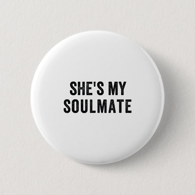 Bóton Redondo 5.08cm She's My Soulmate I Don't Know Him Funny Matching  (Frente)