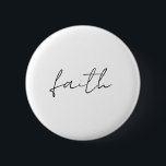 Bóton Redondo 5.08cm Simples Black White Mão Escrita Faith Art<br><div class="desc">Este simples design de "Fé" preto e branco,  escrito à mão,  adiciona um toque de elegância e inspiração a qualquer produto. Perfeito para aqueles que amam arte minimalista com uma mensagem significativa. Você pode personalizar esta design para torná-la exclusivamente sua!</div>