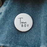 Bóton Redondo 5.08cm Simples Moderno Menino Sexo Neutro<br><div class="desc">Celebre o seu pequeno com nosso simples e moderno gênero neutro revelador do botão do garoto da equipe, apresentando um design preto-e-branco minimalista que é moderno e bonito. Com a sua estética limpa e inspirada em boho, a vibração contemporânea e neutra em termos de gênero é perfeita para receber um...</div>