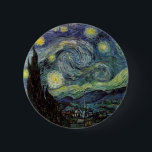 Bóton Redondo 5.08cm Starry Night - van Gogh<br><div class="desc">Da lâmpada do mineiro de Nuenen à que colocou em sua janela, seguindo a cena com Gauguin; da estrela da noite que notou em 1875 em Corot Olive Orchard à carta que escreveu ao irmão em agosto de 1888, na qual ele disse: "Algum dia ou outro você verá uma fotografia...</div>