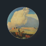 Bóton Redondo 5.08cm Vaqueiros Antigos, Campo Aberto por Maynard Dixon<br><div class="desc">Open Range (1942) de Maynard Dixon é uma pintura vintage de paisagem do oeste americano. Um vaqueiro montado em seu cavalo nas planícies do sudoeste. Ele está conduzindo suas vacas,  touros e gado pela pradaria. Grandes nuvens brancas enchem o céu sobre os campos agrícolas abertos e as mesas.</div>