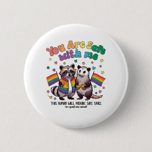 Bóton Redondo 5.08cm Você Está Seguro Comigo, Animal LGBT Raccoon