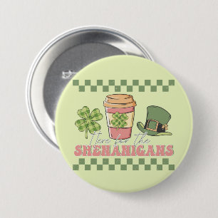 Bóton Redondo 7.62cm Aqui Para Os Shenanigans - Café De Véu