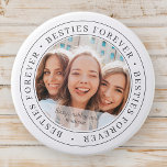 Bóton Redondo 7.62cm Besties para sempre Foto personalizada simples e m<br><div class="desc">Este design simples e clássico é composto por tipografia serif e adiciona uma foto personalizada. "Besties Forever" circula a foto dos seus amigos</div>