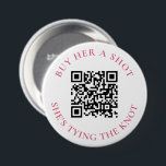 Bóton Redondo 7.62cm Comprar-A Uma Atirada Ela é Casando-solteira<br><div class="desc">Celebre a noiva em estilo com o nosso botão de solteira "Comprar Ela Tira Casando". Este botão divertido e divertido é perfeito para adicionar um toque de humor às festividades da festa de solteira. Diga a todos que é hora de criar um copo e brindar ao próximo casamento da noiva!...</div>