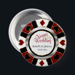 Bóton Redondo 7.62cm Estilo Las Vegas Casado Vermelho Escuro e Dourado<br><div class="desc">Pinos Do Botão. Casamento de Estilo Las Vegas em Vermelho Escuro e Dourado Poker Design. ⭐ Este produto é 100% personalizável. *****Clique no BOTÃO PERSONALIZAR para adicionar, excluir, mover, redimensionar, mudar ao redor, girar, etc... qualquer dos gráficos ou textos. 99% dos meus designs na minha loja são feitos em camadas....</div>