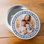 Bóton Redondo 7.62cm Foto personalizada do melhor Pai nunca moderno Sta<br><div class="desc">Este design simples e clássico é composto por tipografia serif e adiciona uma foto personalizada. "Melhor Pai Nunca" circula a foto do seu pai,  pai,  pai,  papai etc. Adicione uma mensagem simples.</div>