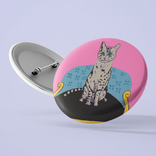 Bóton Redondo 7.62cm Gato num presente de crachá de cadeira