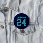 Bóton Redondo 7.62cm Marinho e Teal Athlete Name Jersey Number<br><div class="desc">Anime-se com a sua equipe desportiva favorita, jogador de futebol ou mostre seu orgulho escolar com um botão personalizado de espírito! Adicione o nome da sua escola ou personalize com o nome de um jogador e o número de camisa. Perfeito para jogos de futebol, basquetebol, baseball e futebol! Crie pinos...</div>