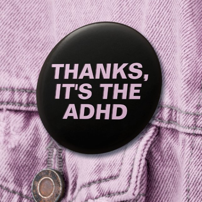 Bóton Redondo 7.62cm Obrigados É o Slogan Sarcástico Rosa ADHD (Mockup of pin on denim jacket)