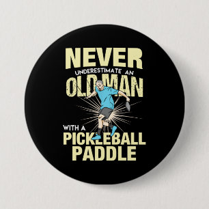 Bóton Redondo 7.62cm Pickleball - Velho Com Uma Raquete de Pickleball