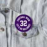 Bóton Redondo 7.62cm Roxo e White Futebol Mãe Número Jersey<br><div class="desc">Anime-se com a sua equipe desportiva favorita, jogador de futebol ou mostre seu orgulho escolar com um botão personalizado de espírito! Adicione o nome da sua escola ou personalize com o nome de um jogador e o número de camisa. Perfeito para jogos de futebol, basquetebol, baseball e futebol! Crie pinos...</div>