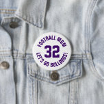 Bóton Redondo 7.62cm Roxo e White Futebol Mãe Número Jersey<br><div class="desc">Anime-se com a sua equipe desportiva favorita, jogador de futebol ou mostre seu orgulho escolar com um botão personalizado de espírito! Adicione o nome da sua escola ou personalize com o nome de um jogador e o número de camisa. Perfeito para jogos de futebol, basquetebol, baseball e futebol! Crie pinos...</div>