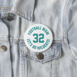 Bóton Redondo 7.62cm Teal and White Football, Mãe Jersey Número<br><div class="desc">Anime-se com a sua equipe desportiva favorita, jogador de futebol ou mostre seu orgulho escolar com um botão personalizado de espírito! Adicione o nome da sua escola ou personalize com o nome de um jogador e o número de camisa. Perfeito para jogos de futebol, basquetebol, baseball e futebol! Crie pinos...</div>