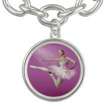 Pulando a bailarina em cor-de-rosa e o branco no