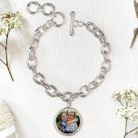 Bracelete Crie a sua própria Bachelorette de Fotografia Brid<br><div class="desc">Celebre suas damas de honra com um toque personalizado criando uma pulseira de solteira moderna e na moda com uma foto apreciada de sua amizade. Esta design minimalista,  aperfeiçoada com elegante caligrafia,  é um presente pensativo de madrinha que surpreenderá e encantará seus melhores amigos.</div>