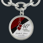 Bracelete design do 40º Aniversário da Ruby<br><div class="desc">40º, 52º ou 80 Ruby Anniversário, Design Charm Keepsasasasasawn, pronto para você personalizar. Esta design funciona como excelente para outras ocasiões e eventos como aniversário, anos de serviço, etc... simplesmente mudando o texto. ✔ NOTA: APENAS MUDE AS ÁREAS MODELO NECESSÁRIAS! 😀 Se necessário, você pode remover o texto e começar...</div>