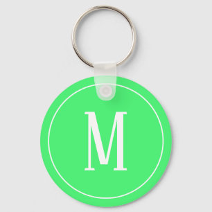Branco do monograma na luz - chaveiro verde