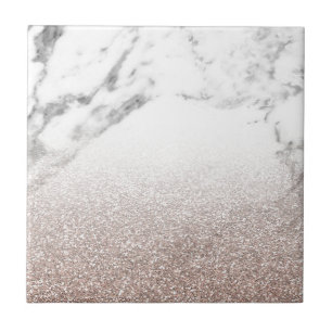 Brilho cor-de-rosa do ouro no mármore