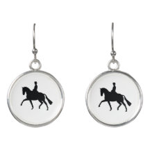 Brincos de Cavalo Trotando em Dressage