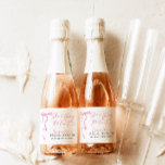 Brunch de Chá de panela de Casando com travamento<br><div class="desc">Chá de panela rosa Casando Brunch Rótulo de Vinho Espumante Este adorável Chá de panela rosa Rótulo de Vinho Espumante apresenta um arco rosa pintado à mão com caligrafia moderna, uma bela maneira de soar seu dia especial! Edite facilmente a maioria dos textos para corresponder ao seu evento! As cores...</div>