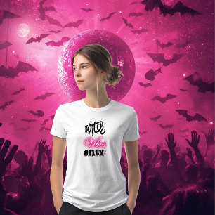 bruxas cor-de-rosa, apenas uma mulher com tipograf