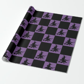 Bruxas pretas em papel de embrulho xadrez roxo