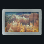 Bryce Canyon<br><div class="desc">Bryce Canyon Photo impressões, acessórios, eletrônicos e presentes apresentam uma fotografia a cores impressionante tirada por Kurt Keller com uma câmera de 35 mm que captura formações rochosas invulgares e coloridas laranja, amarela e siena, torres, barbatanas, arcos e labores chamadas hoodoos no deserto do sul de Utah durante suas caminhadas...</div>