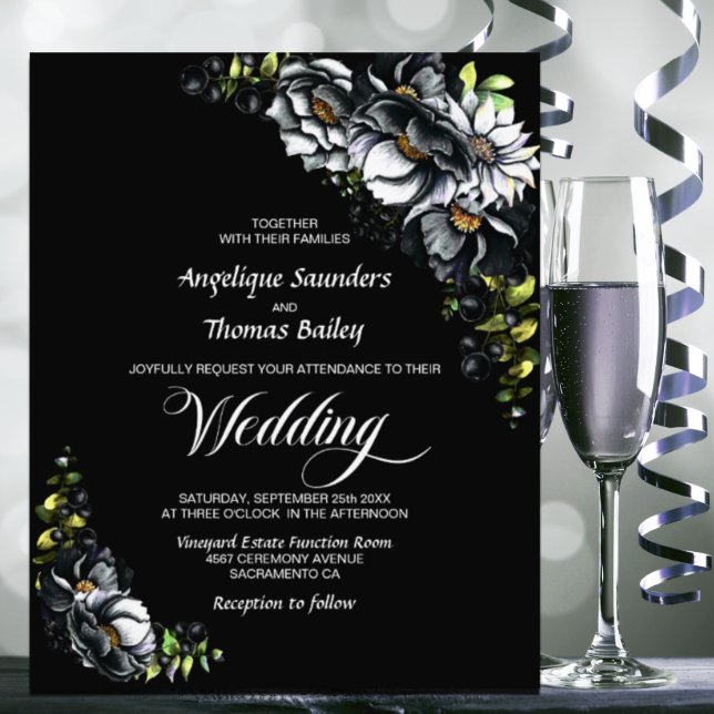Budget Moody Black Floral Wedding Invitation (Criador carregado)