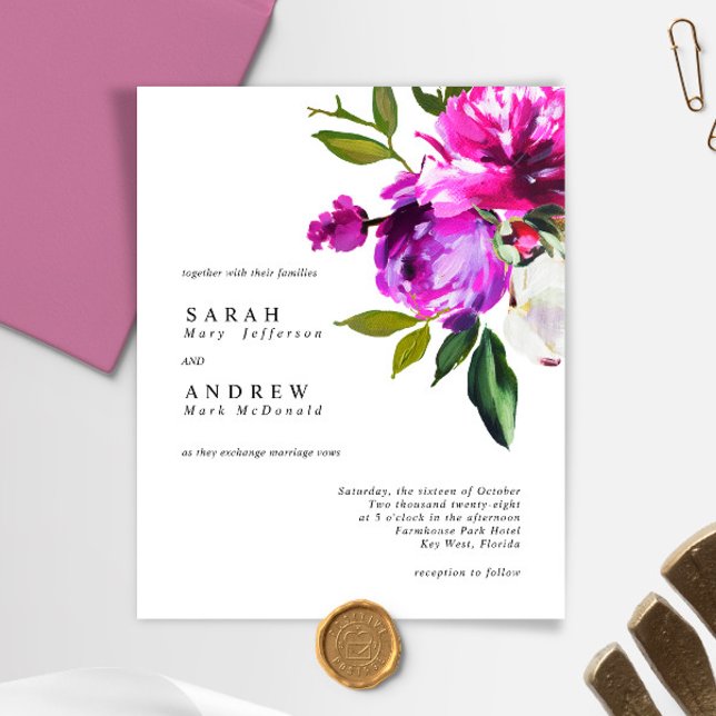 BUDGET Purple Flowers & Green Wedding Invitation (Criador carregado)