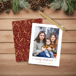 BUDGET Red Dourado Script Feliz Foto de Natal<br><div class="desc">BUDGET Red Dourado Simple Script Moderno de Feliz Natal Cartão de Férias de Feliz Natal com suas fotos favoritas e um roteiro simples, mas elegante Saudação de Feliz Natal. O dorso é enfeitado com um padrão festivo, mas elegante, de folhas do estilo folha de ouro, pinheiro, e outro verde botânico...</div>