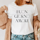 Buongiorno Amore | Script Moderno do Na moda Itali<br><div class="desc">Bom dia,  amor! Esta camisa em italiano preto-e-branco irá adicionar estilo chic à sua roupa. A tipografia moderna e moderna ajuda a fazer deste um olhar que será perfeitamente compreendido na Itália ou em qualquer lugar que seus viagens o levem!</div>