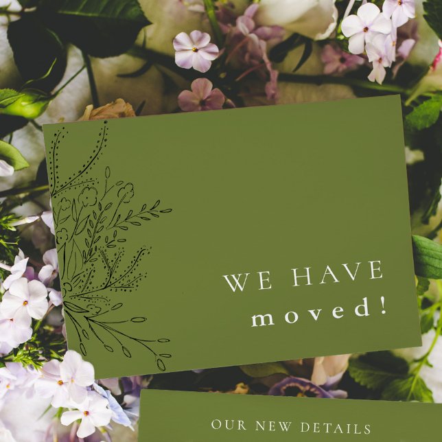 Buquê Transbordante Verde Anúncio de Mudança (Green Overflowing Bouquet We Have Moved floral moving announcement card.)