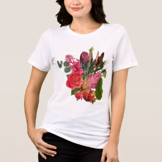 Buquê tropical com flores vermelhas.
